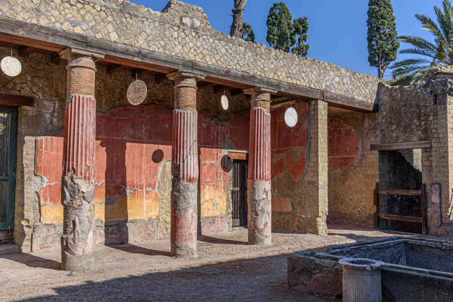 182 - Italia - Herculano - parque arqueológico de Herculano - Casa del Relieve de Telephus.jpg